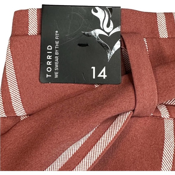 NWT Torrid 4.5in  Stretch Crepe Mid to High-Rise Tie-Front Short Women’s Size 14 - Picture 13 of 13